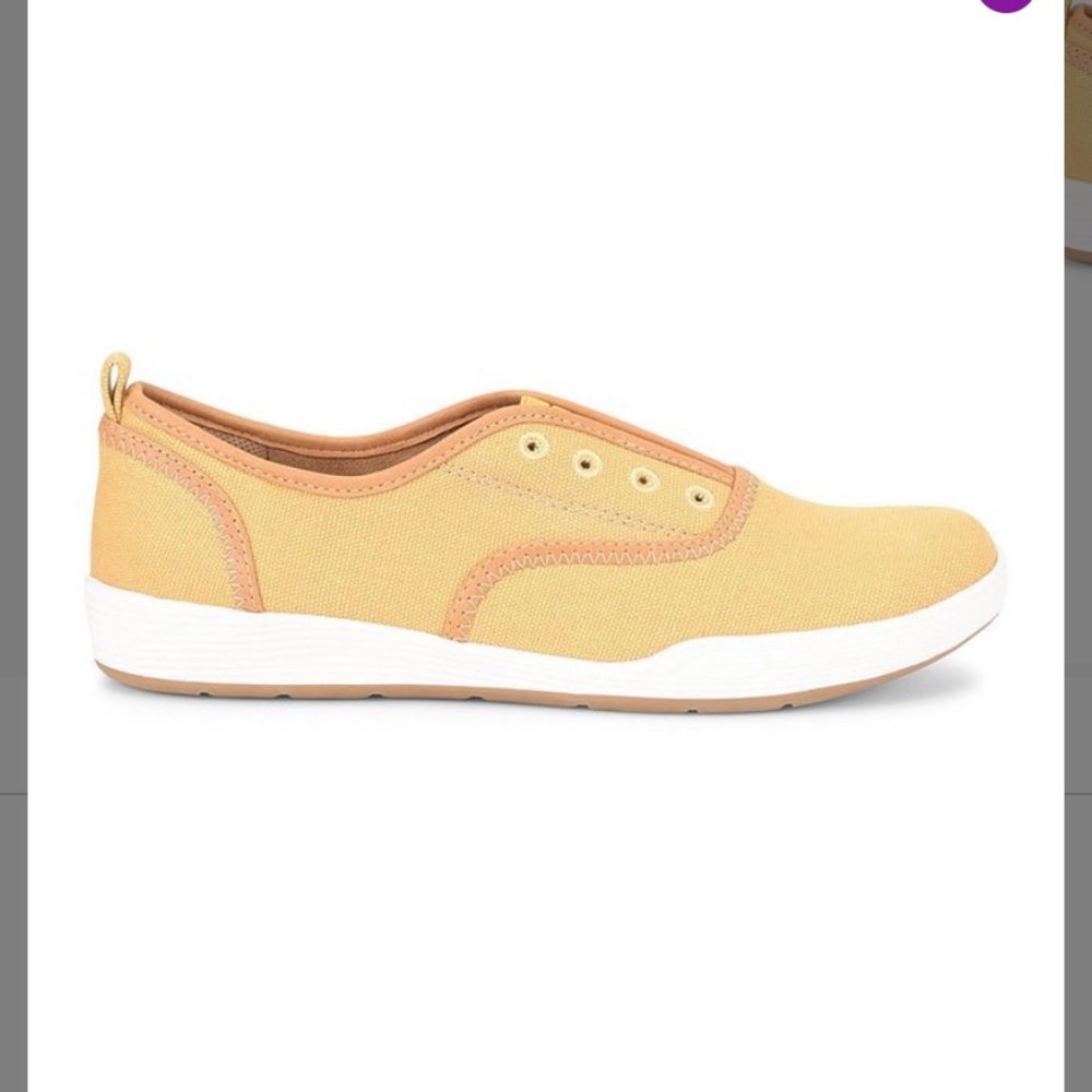 Comfortiva Saffron sneaker